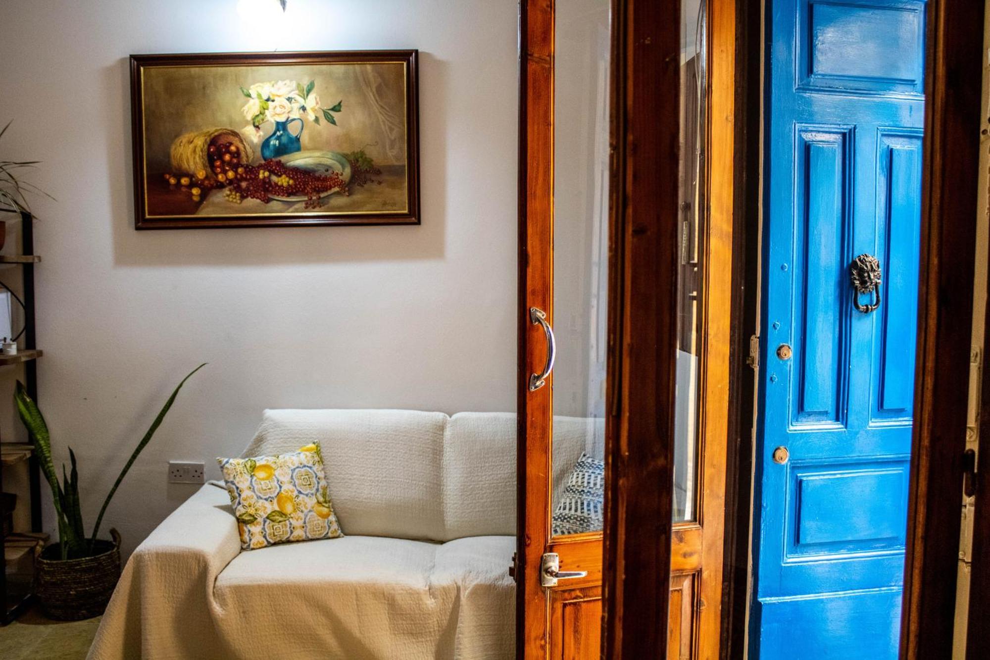 Blue Door Валетта Экстерьер фото
